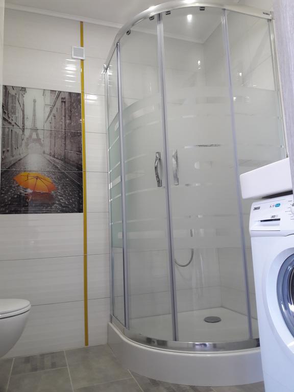Apartmens Near Metalist Kharkiv Exterior photo
